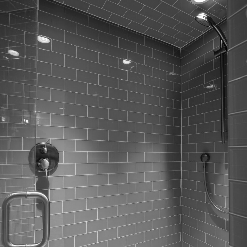 7 GREENLAKE SHOWER