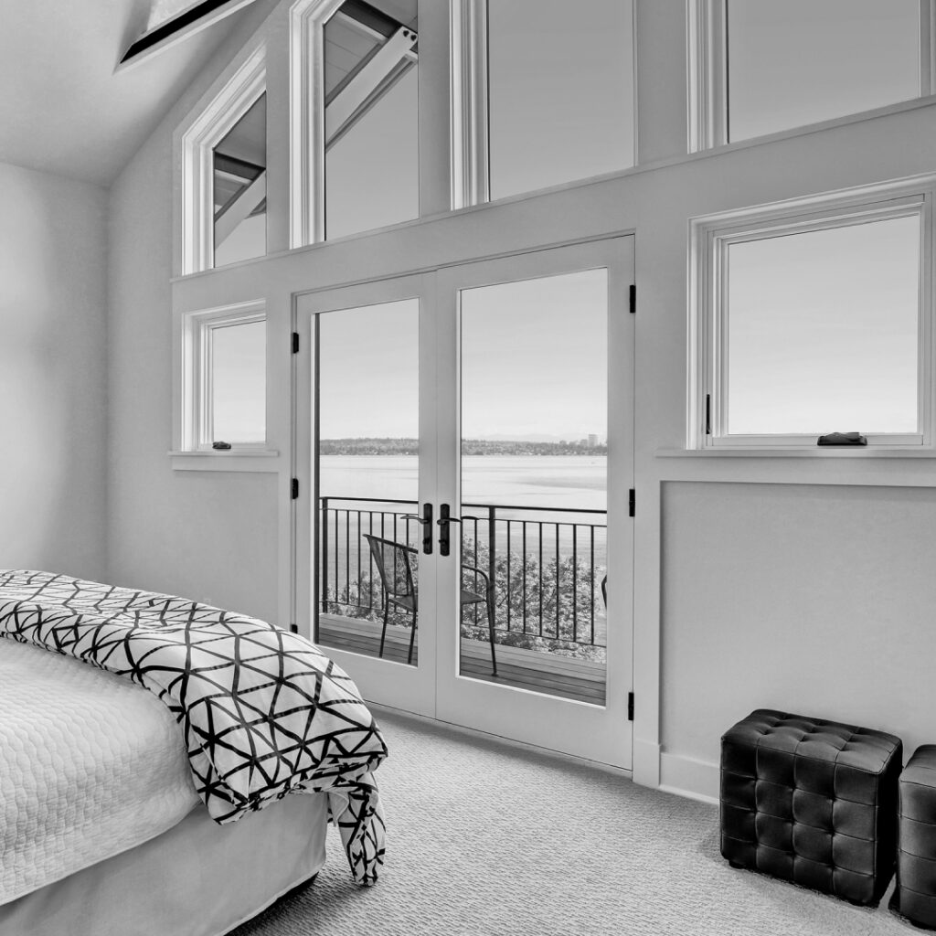 LAKESIDE PRIMARY BEDROOM